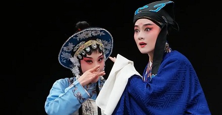 哪个戏曲剧种被称为「百戏之师」？