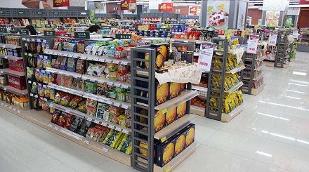 为什么超市经常调整货架上商品的摆放位置?