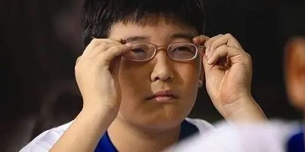 为什么没戴眼镜会听不清?