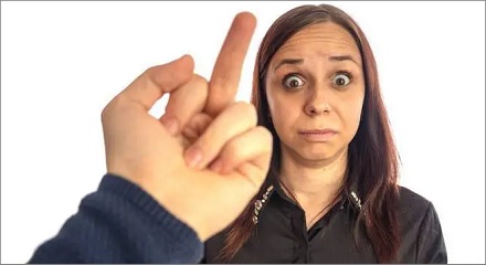 为何女人总喜欢盯着男人的中指?