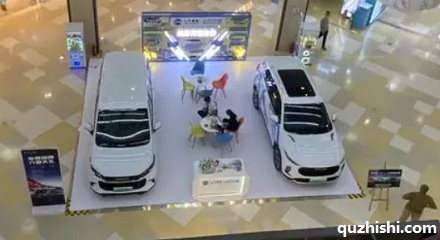 商场里的展车是怎么开到二楼的?