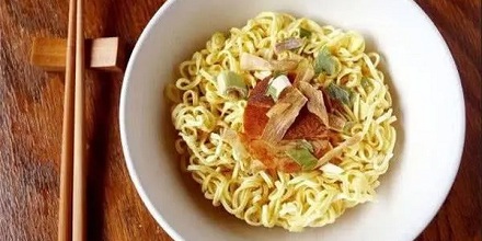 为什么方便面蔬菜包里只有葱没有蒜?