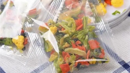 为什么方便面蔬菜包里只有葱没有蒜?