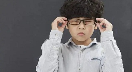 为什么看不清东西时,眯眼睛就能看清了?
