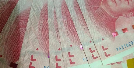 为什么人民币上的金属线不在同一位置?