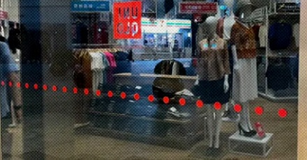 为什么有些商场的镜子上有一堆红点?