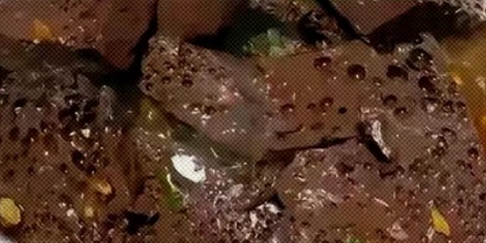 为啥吃完猪血后会拉黑色的粑粑？