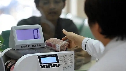 为什么银行里的钱,每天晚上都得运走?