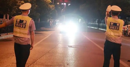 行车中来自对面的远光灯到底有多可怕?