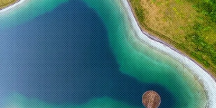 重庆武陵山天池的池底，为什么是不锈钢铺的？