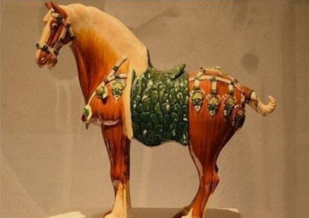 为什么唐三彩的马，尾巴都特别短？