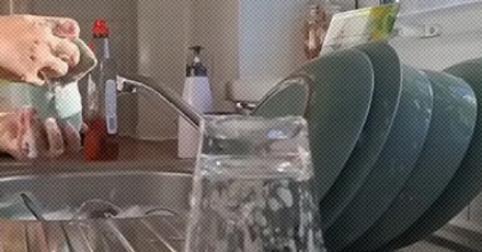 英国人用洗洁精洗完碗,为啥坚决不肯冲泡泡?