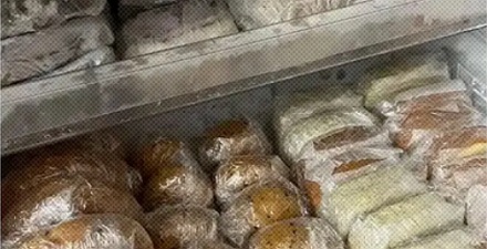 为什么保鲜膜可以保鲜食物，其它塑料袋却会把食物捂变质？