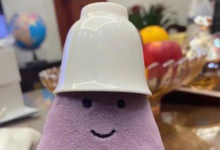 武汉公交车司机旁边为啥要放一杯敞开的水？