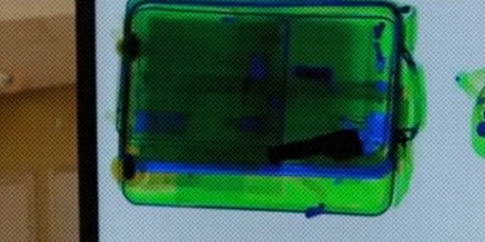 机场安检时，笔记本电脑为什么要单独扫描？