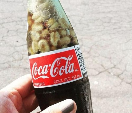 为什么国外忽然特别流行「可乐泡花生」？