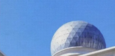 为什么很多学校里的某一栋楼顶上，都有一颗神秘大球？