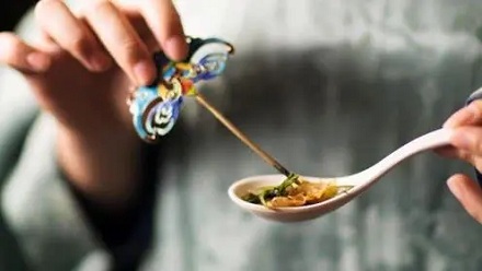 古代人真的拿银针试毒吗?有用吗?