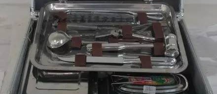 法医尸检的工具箱里,为啥有个汤勺?