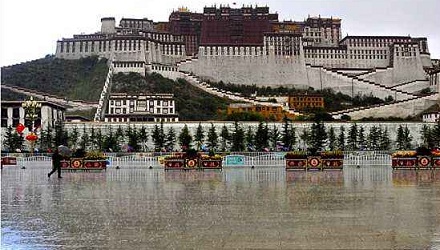 为何「日光城」的拉萨常下夜雨?