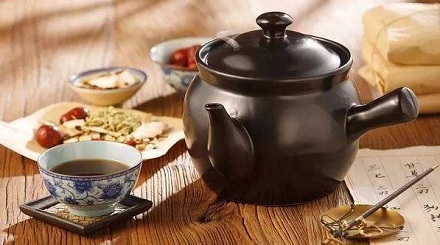 为什么通常需要用砂锅来熬中药?