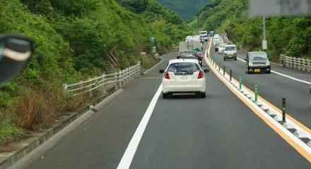 为什么英国汽车是靠左通行呢?