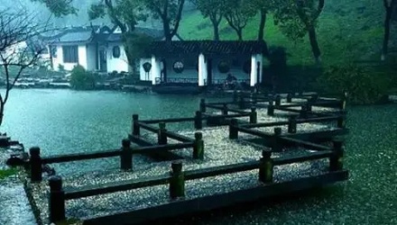 为什么「清明时节雨纷纷」?