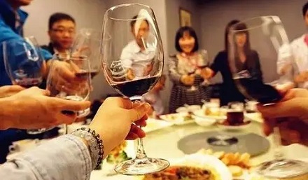 饭局上的「盖帽」是什么意思?