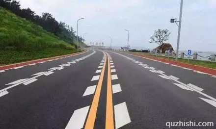 公路上的「鱼骨标线」有什么含义?