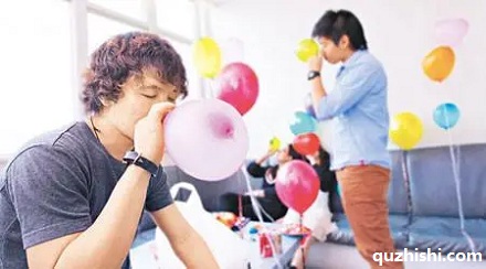 为何人在吸入氦气后声音会变高?